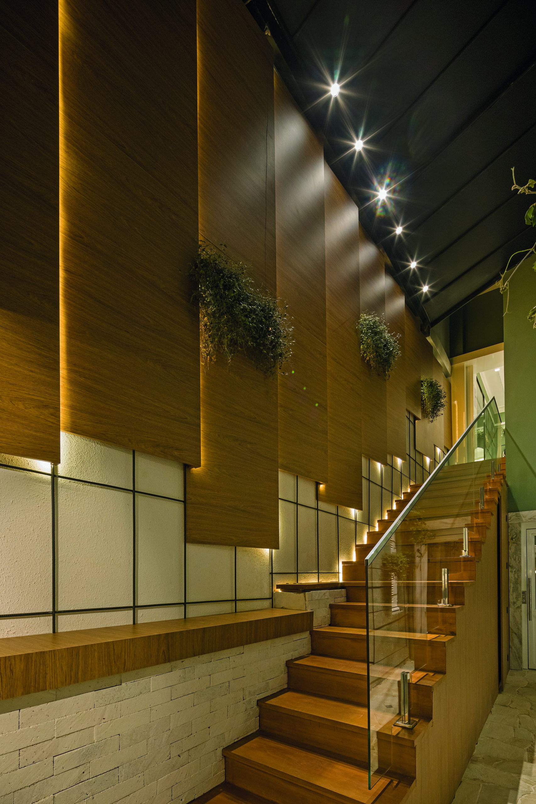 Como iluminar escadas com estilo e segurança