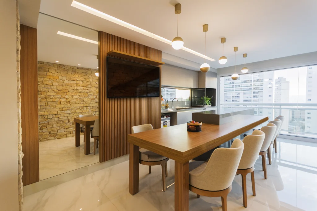 <img src="sala-de-jantar-moderna.webp" alt="Ambiente de sala de jantar moderno com mesa de madeira, cadeiras confortáveis e decoração elegante, ideal para refeições em família.">