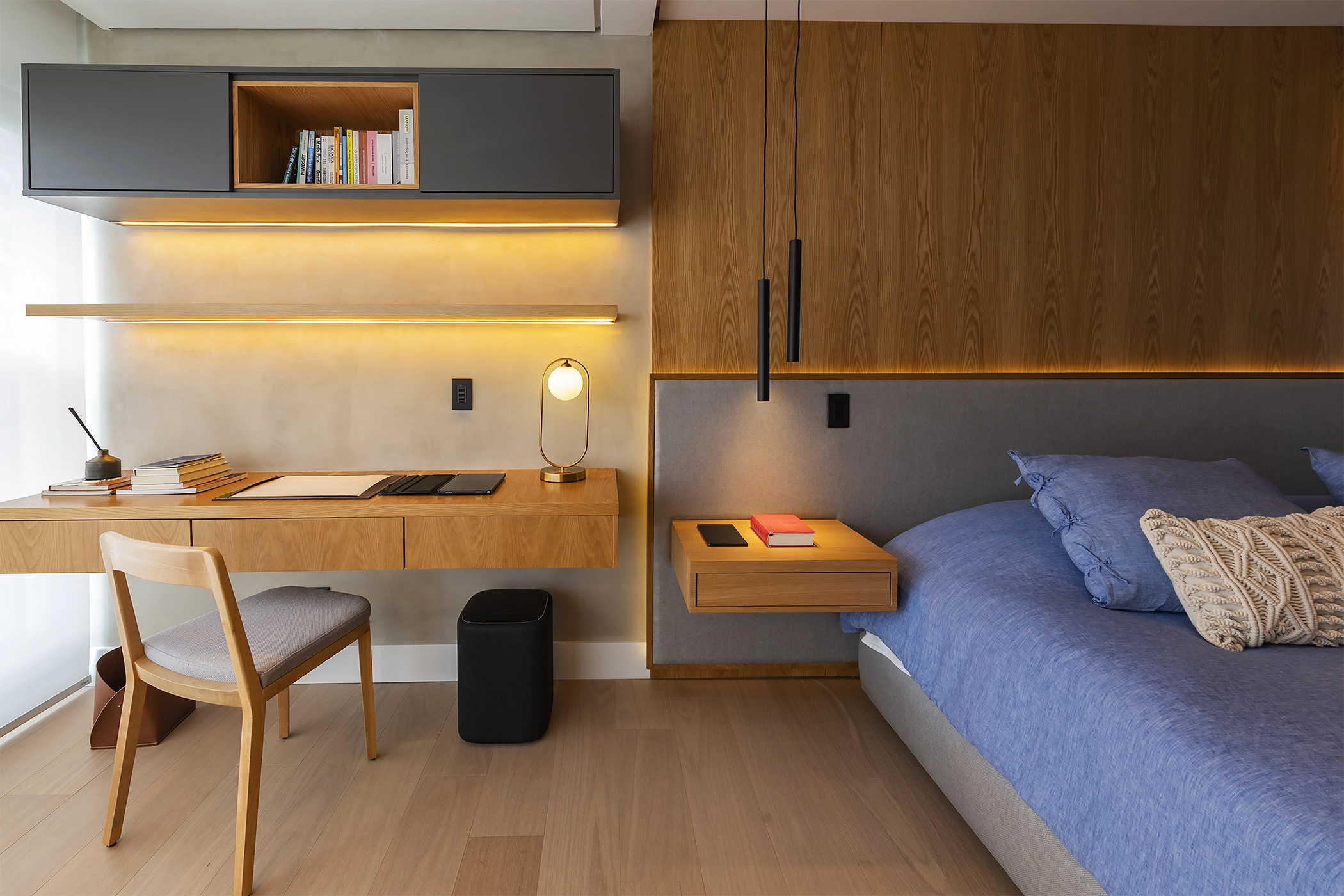 Iluminação no home office.