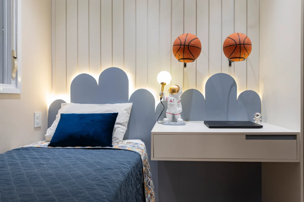 Iluminação para quarto infantil - luminária de mesa da linha Astro.