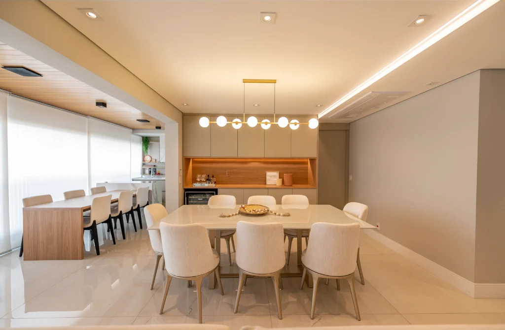 Iluminação para sala de jantar - pendente sobre a mesa.